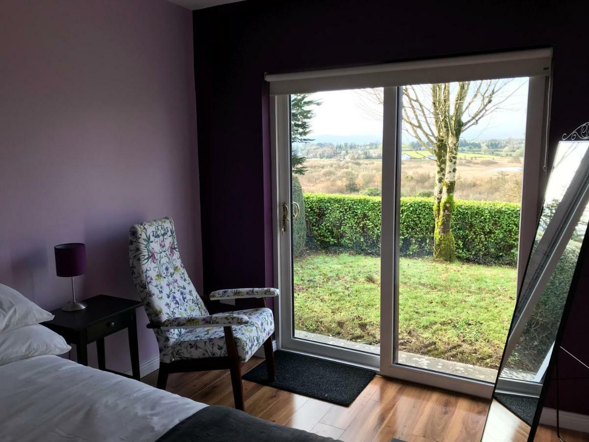 Mick'S Cottage Loughrea Exterior photo